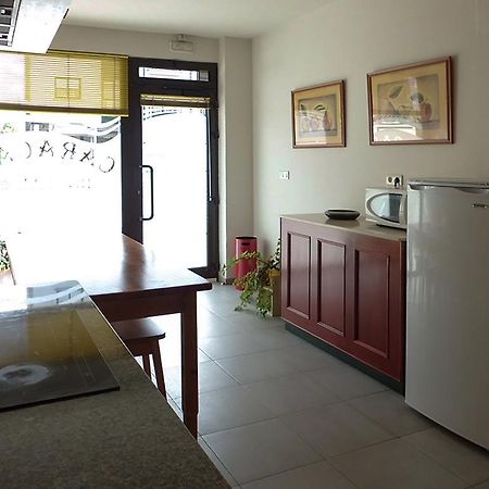 Hostal Caracas Lalin Bagian luar foto