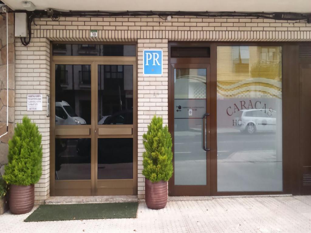 Hostal Caracas Lalin Bagian luar foto