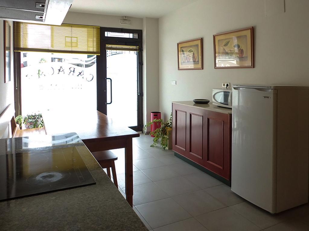 Hostal Caracas Lalin Bagian luar foto